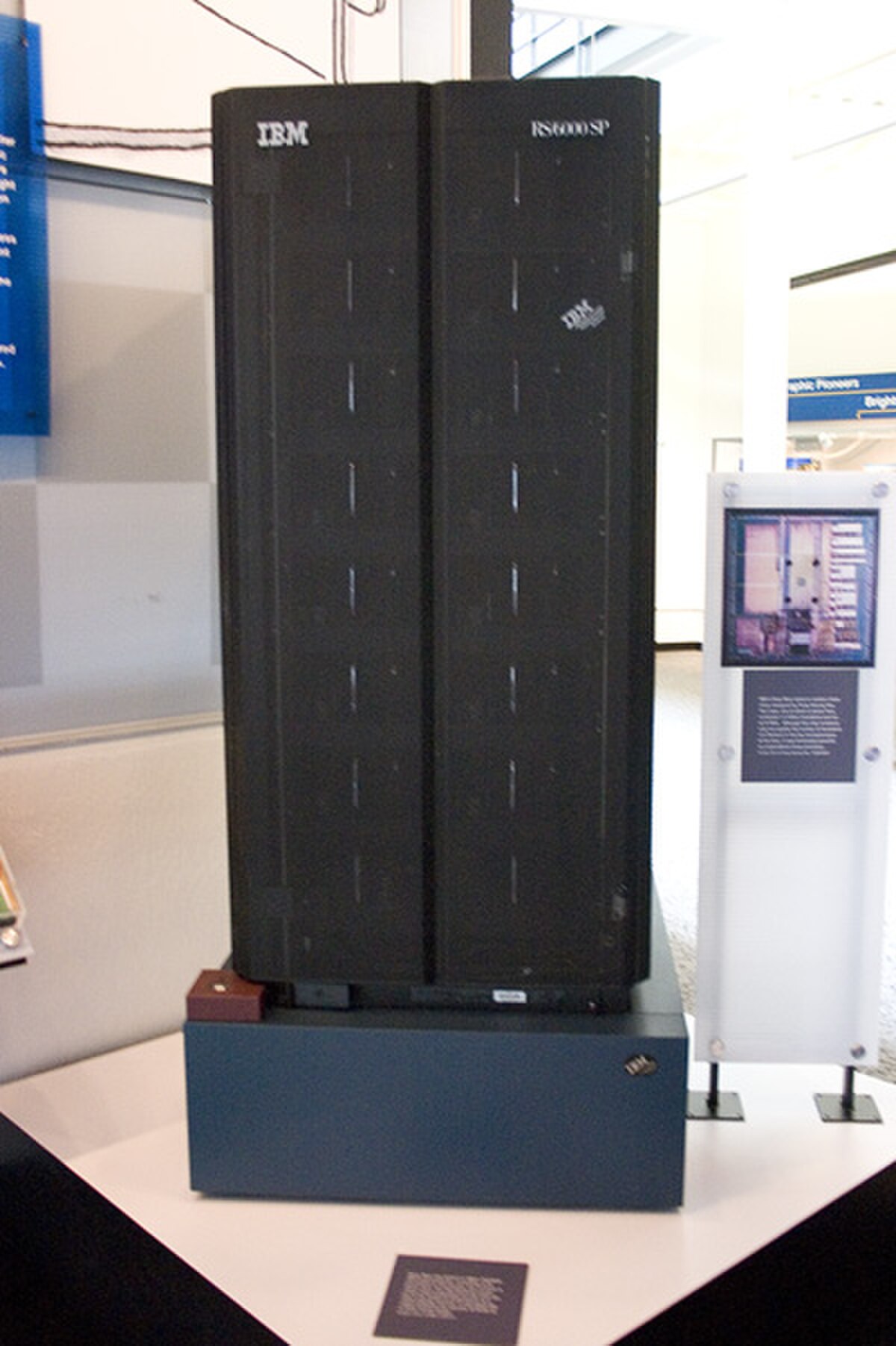 IBM Deep Blue · 1997 · 32 节点 RS/6000 SP · 每秒评估 2 亿步棋局